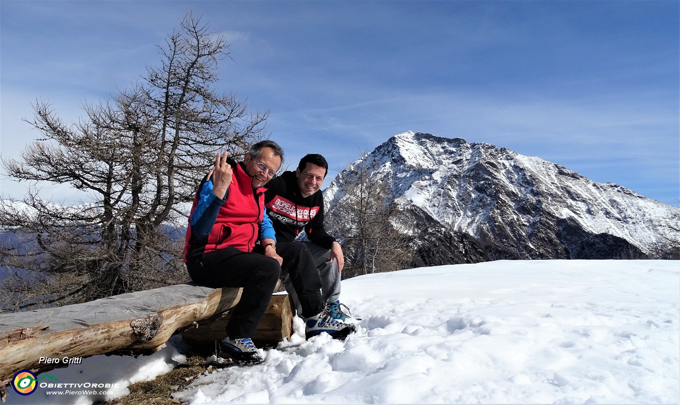 01 Salendo dai Roccoli di Lorla al Legnoncino, vista sul Legnone ben innevato.JPG